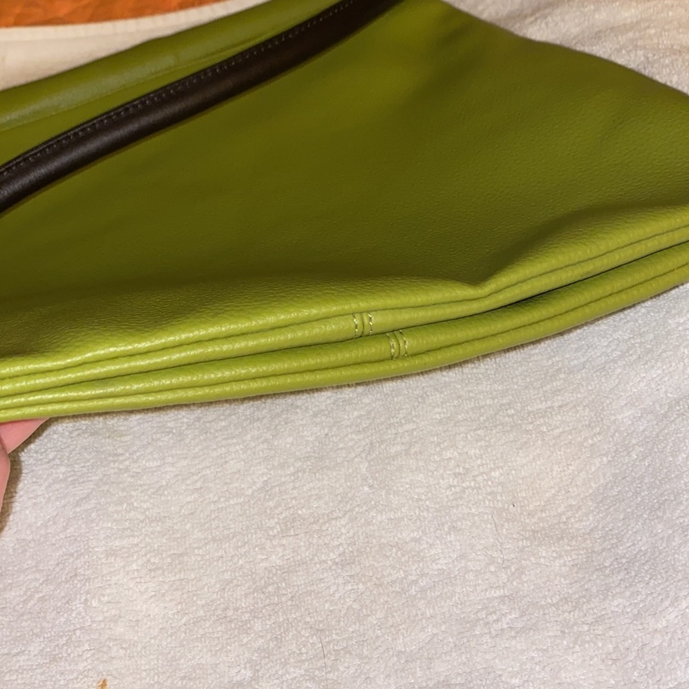 Sleek Olive Green Women's Crossbody Bag - Picture 9 of 13
